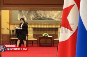 Kim Çenin Putinlə görüşünün izlərini belə yoxa çıxardılar - VİDEO