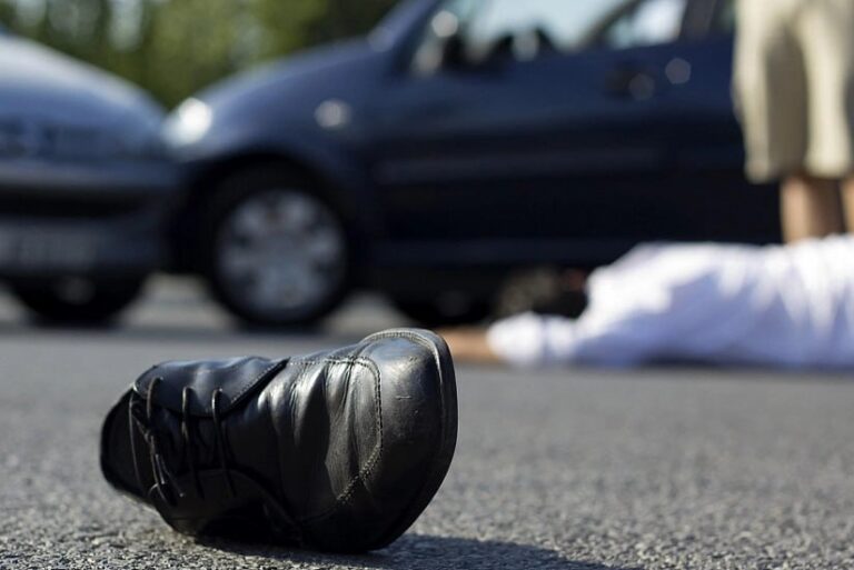 Yolu keçən kişini maşın vuraraq öldürdü