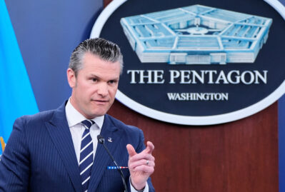 Kim Çen Pentaqon rəhbərini belə "qarşıladı"