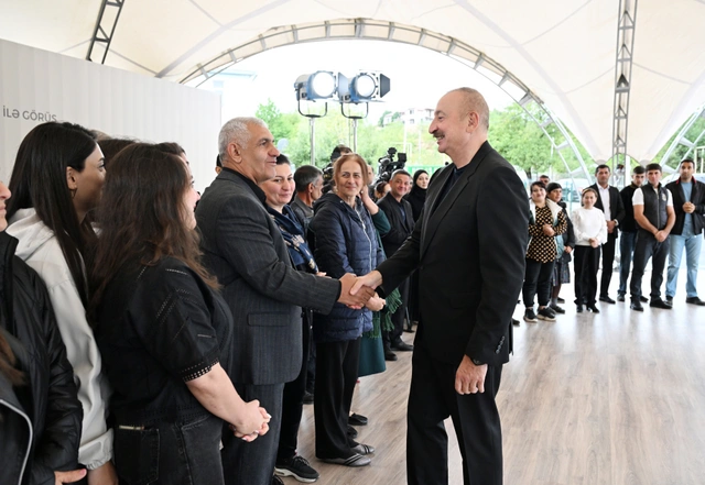 "Nəvələrim beş gündür, burada dincəlir" deyən sakinə Prezidentdən səmimi reaksiya - VİDEO+FOTOLAR