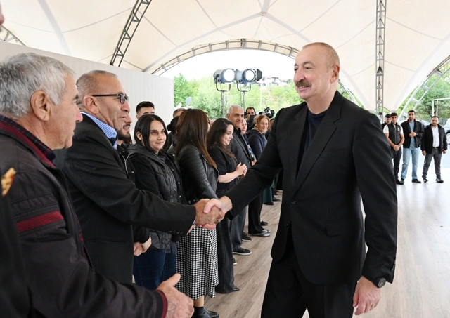 "Nəvələrim beş gündür, burada dincəlir" deyən sakinə Prezidentdən səmimi reaksiya - VİDEO+FOTOLAR