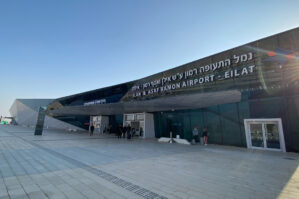 İsrailin şəhərlərinə hücum etdilər: hava limanı vuruldu