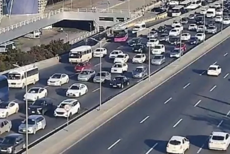 Bakının bəzi yollarında tıxac var - Siyahı