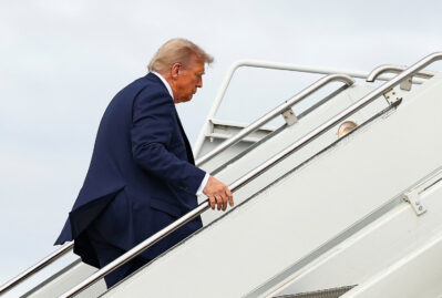 Trampın təyyarəsi az qala toqquşacaqdı