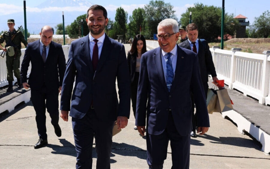 turkiye ermenistan temsilcileri kilic ve rubinyan sinirda bulustu