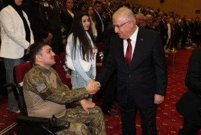 Yaşar Gülər azərbaycanlı qazilərlə görüşdü - FOTOLAR