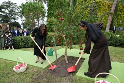 Mehriban Əliyeva ağac əkdi – FOTOLAR