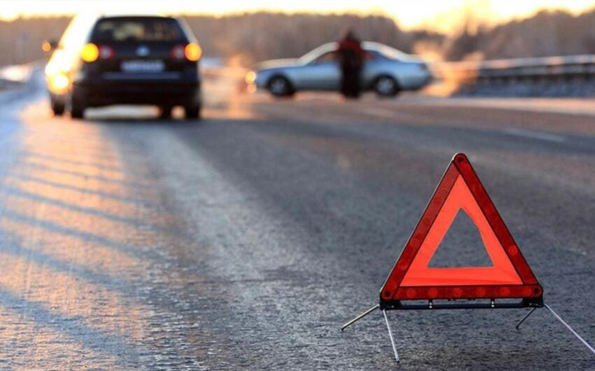 Ağdaşda 3 avtomobil toqquşdu, yaralılar var