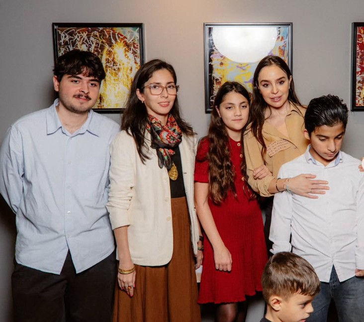 Leyla və Arzu Əliyevalar qızları ilə sərgidə... – FOTOLAR