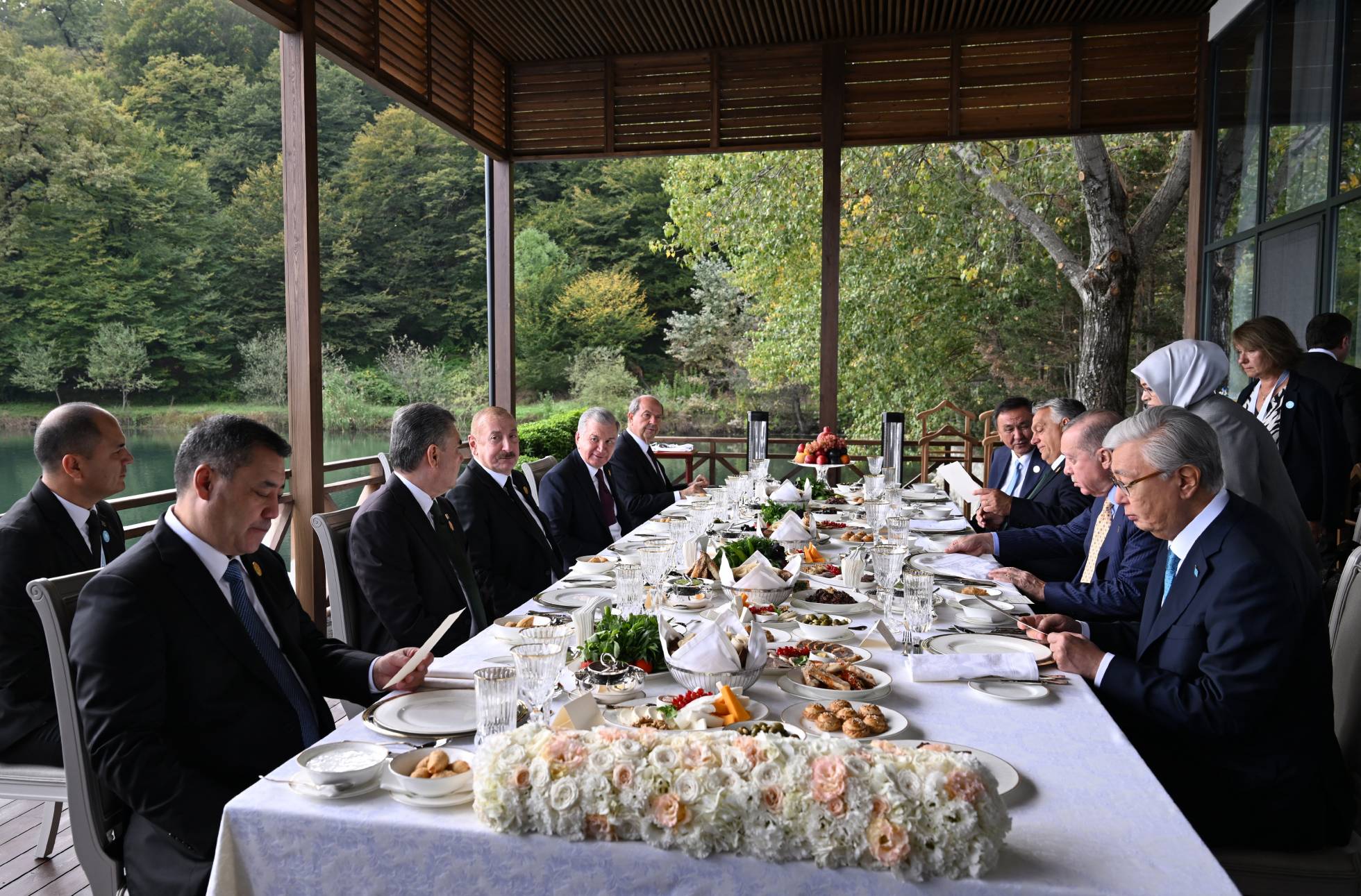 TDT dövlət və hökumət başçılarının şərəfinə rəsmi nahar verilib