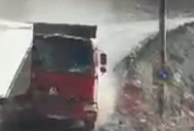 Kəlbəcərdə yük maşınları toqquşdu