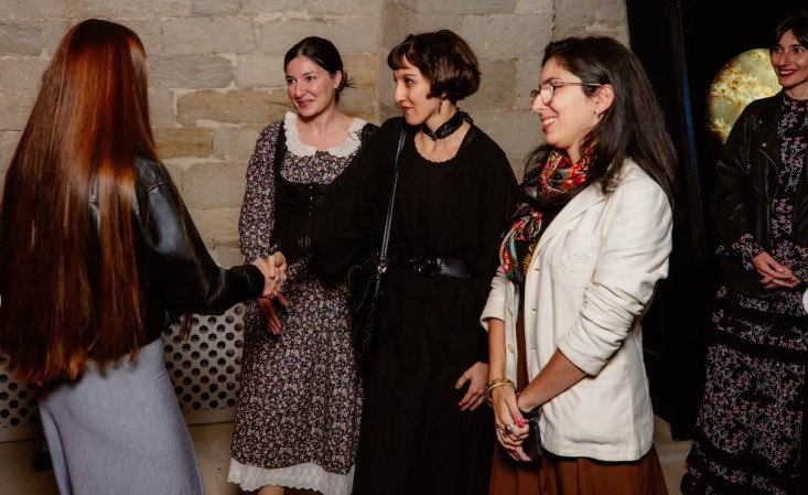 Leyla və Arzu Əliyevalar qızları ilə sərgidə... – FOTOLAR