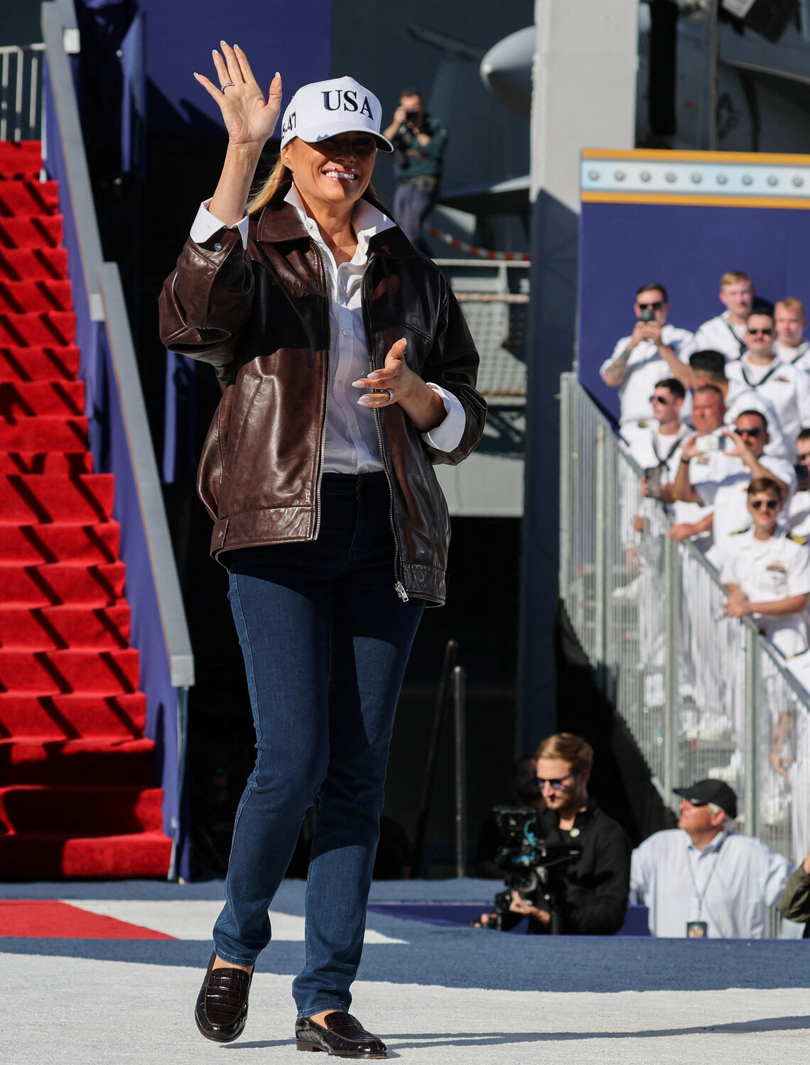 Melaniya geyimi ilə diqqət çəkdi - FOTO