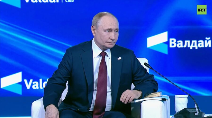 Putinin çıxışı zamanı hücuma keçdilər