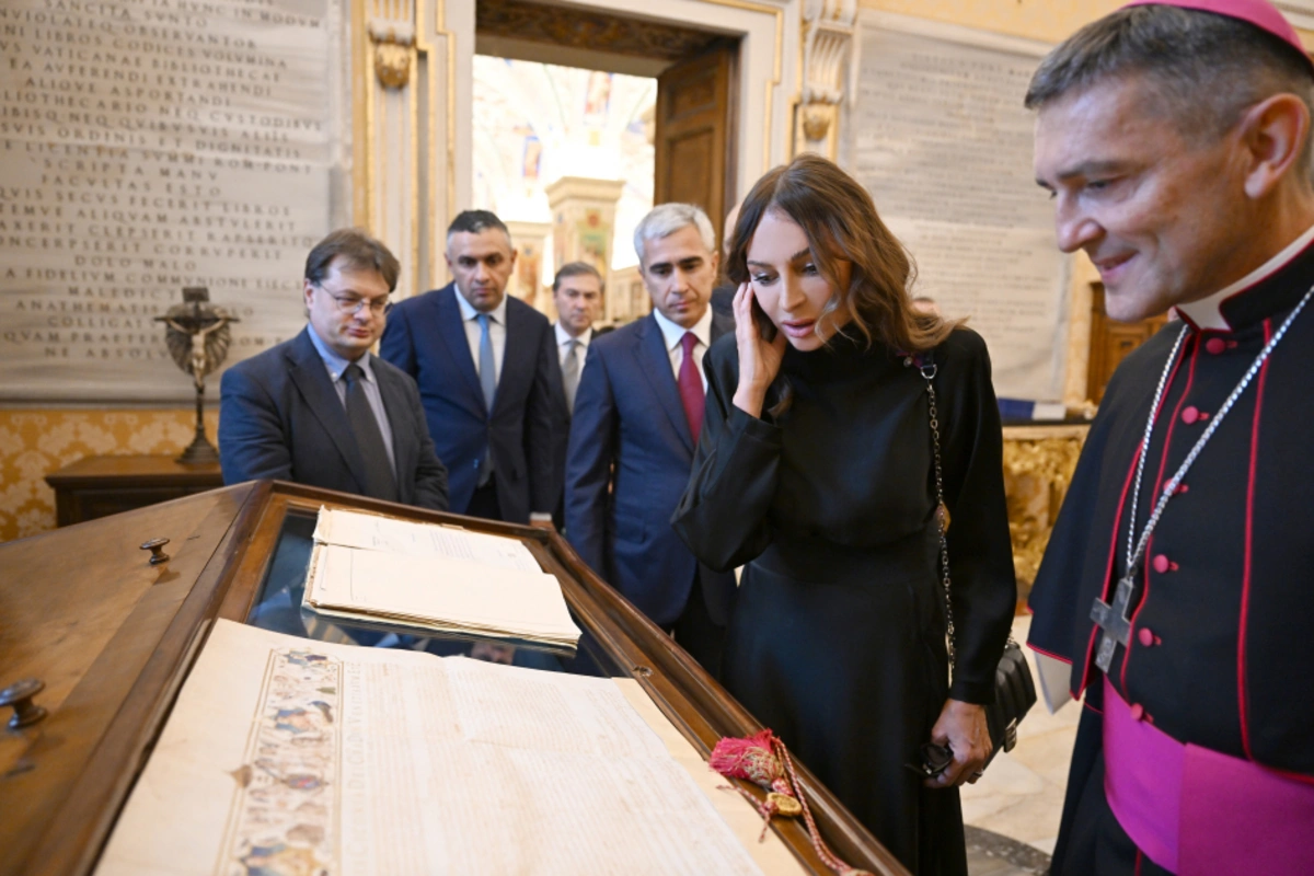 Mehriban Əliyeva Vatikan Apostol Kitabxanasını ziyarət etdi – FOTOLAR