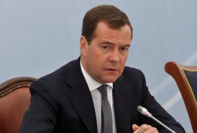 "Bizim atlarımız Fransanı daha yaxşı idarə edərdi" - Medvedevdən Makrona