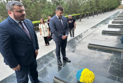 Ukraynanın Ombudsmanı Şəhidlər Xiyabanını ziyarət edib