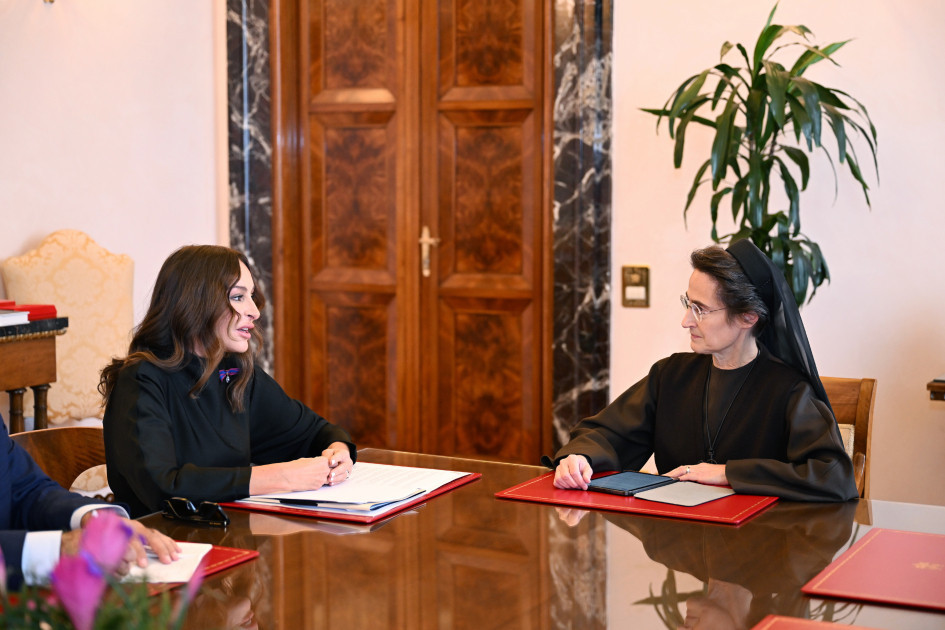 Mehriban Əliyeva Raffaella Petrini ilə görüşdü – FOTOLAR