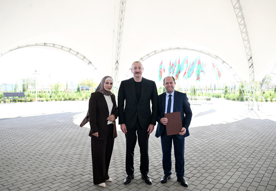 Prezident Məmmədbəyli və Ağalı kəndlərinin sakinlərinə mənzillərin açarlarını təqdim etdi – FOTOLAR