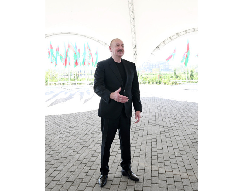 Prezident Məmmədbəyli və Ağalı kəndlərinin sakinlərinə mənzillərin açarlarını təqdim etdi – FOTOLAR