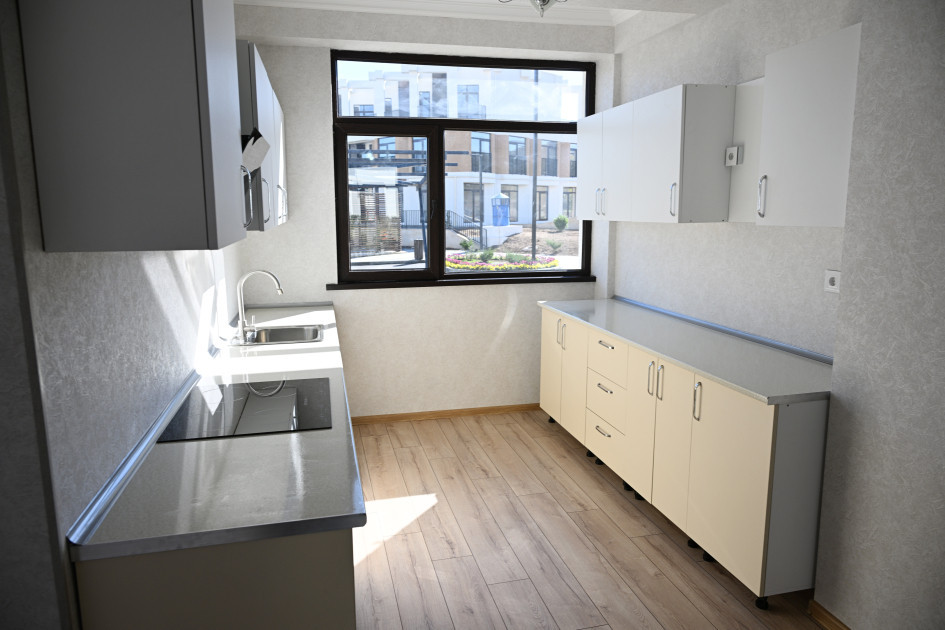 Prezident Zəngilanda 104 mənzilli yaşayış kompleksində görülmüş işlərlə tanış olub