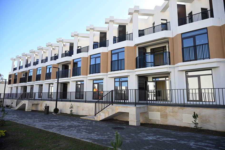 Prezident Zəngilanda 104 mənzilli yaşayış kompleksində görülmüş işlərlə tanış olub