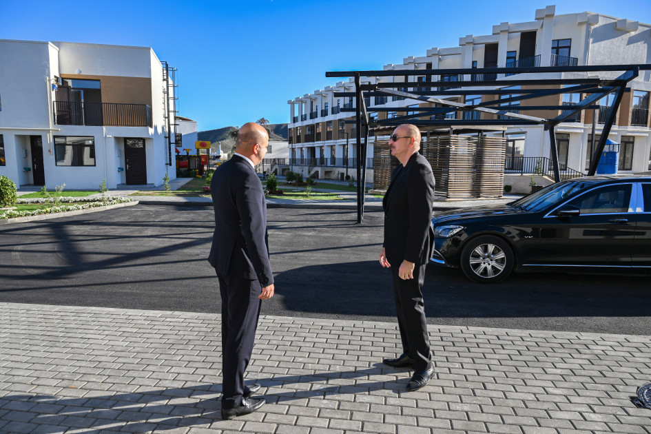 Prezident Zəngilanda 104 mənzilli yaşayış kompleksində görülmüş işlərlə tanış olub