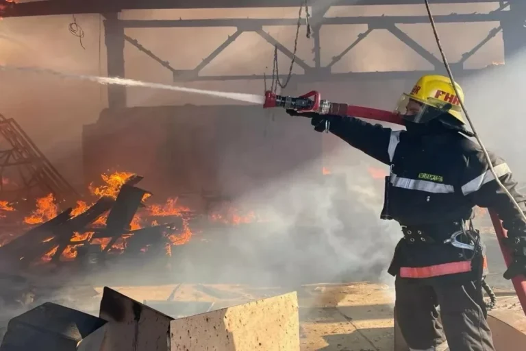 Xırdalanda çoxmərtəbəli binada yanğın: 2 nəfər zəhərləndi – YENİLƏNİB
