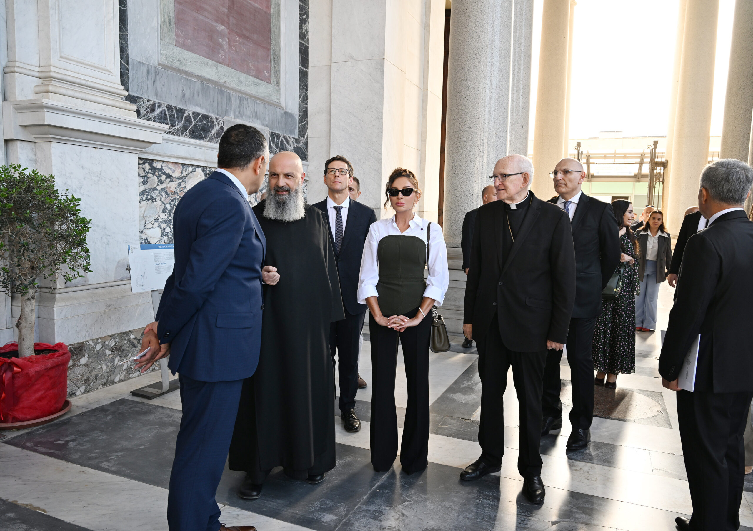 Mehriban Əliyeva Müqəddəs Pavel Bazilikasında bərpa işləri ilə tanış olub – FOTOLAR