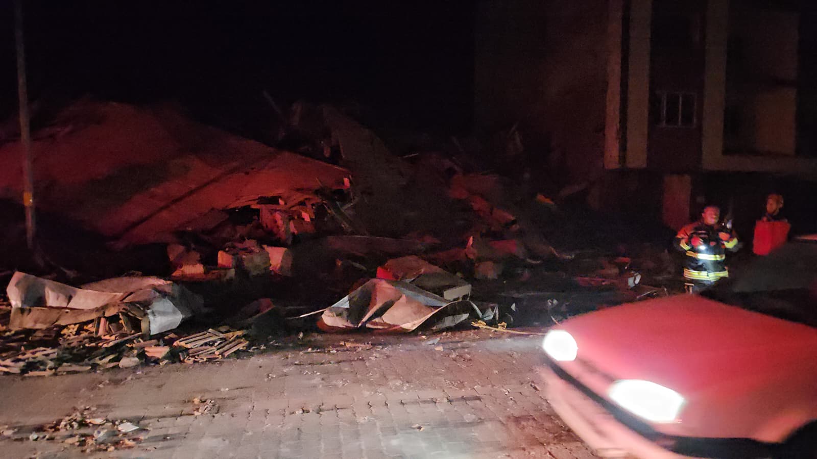 AA 20251027 39539277 39539274 BALIKESIRDE 61 BUYUKLUGUNDE DEPREM