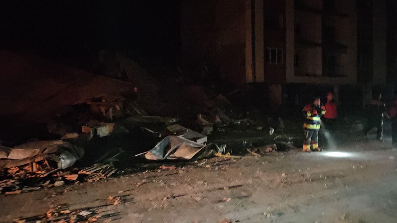 AA 20251027 39539277 39539275 BALIKESIRDE 61 BUYUKLUGUNDE DEPREM