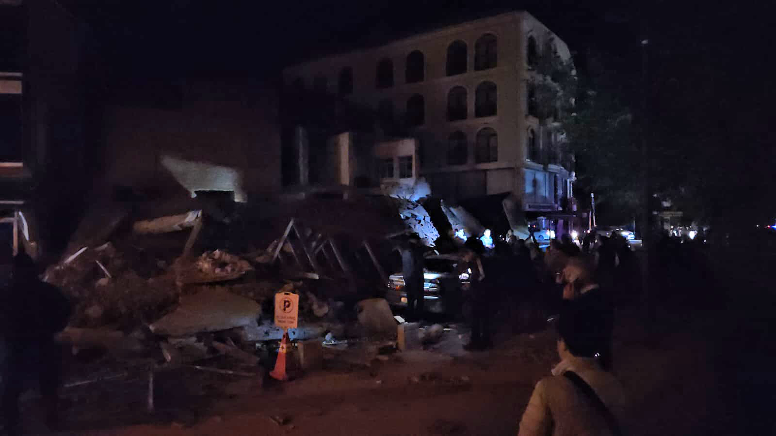 AA 20251027 39539277 39539276 BALIKESIRDE 61 BUYUKLUGUNDE DEPREM