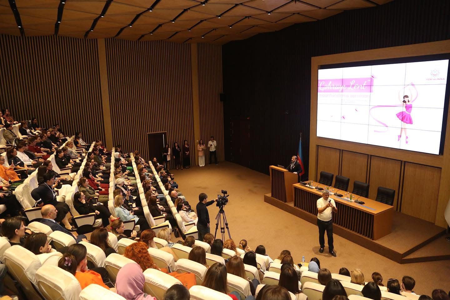 Yeni Klinikada “Çəhrayı lent” adlı maarifləndirmə seminarı baş tutdu - FOTOLAR 11 WhatsApp Image 2025 10 24 at 12.46.47 1