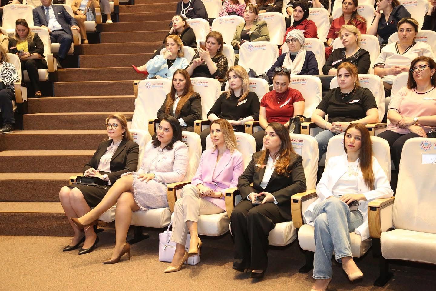 Yeni Klinikada “Çəhrayı lent” adlı maarifləndirmə seminarı baş tutdu - FOTOLAR 8 WhatsApp Image 2025 10 24 at 12.46.48 2