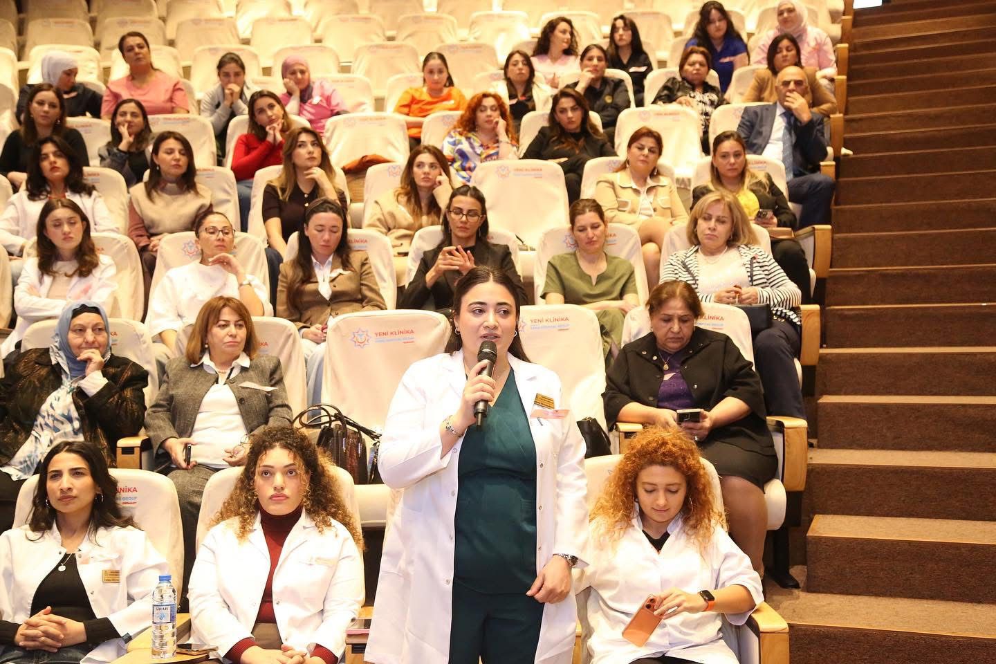 Yeni Klinikada “Çəhrayı lent” adlı maarifləndirmə seminarı baş tutdu - FOTOLAR 7 WhatsApp Image 2025 10 24 at 12.46.49