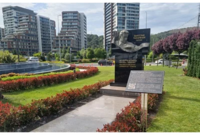 İstanbulda Bəxtiyar Vahabzadənin barelyefinin açılışı oldu - VİDEO