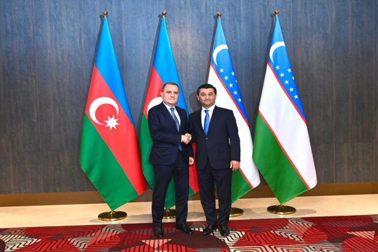 Ceyhun Bayramov özbəkistanlı həmkarı ilə görüşdü