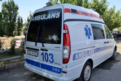 Bakıda üç nəfərin üzərinə çinar ağacı aşdı