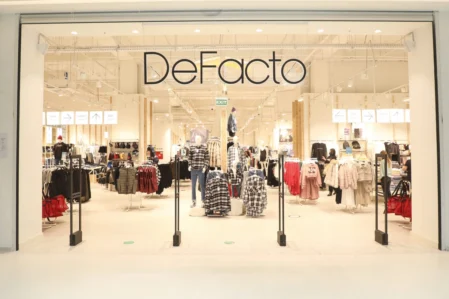 defacto
