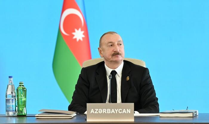 Prezidentin fotoqrafa jesti gündəm oldu – VİDEO