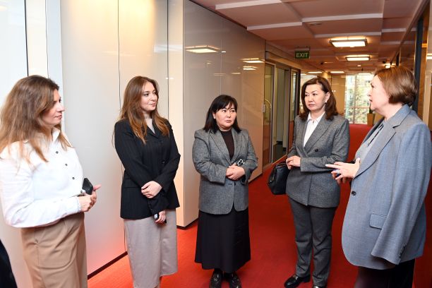 Xalq Bank Eurasian Bank və Uzpromstroybank nümayəndə heyətlərini qəbul etdi - FOTOLAR 3 Xalq Bank Eurasian Bank və Uzpromstroybank nümayəndə heyətlərini qəbul etdi - FOTOLAR