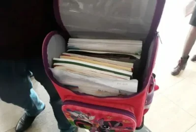 Şagirdin pulqabısını yoxlayan müəllim cəzalandırıldı 28 Şagirdin pulqabısını yoxlayan müəllim cəzalandırıldı