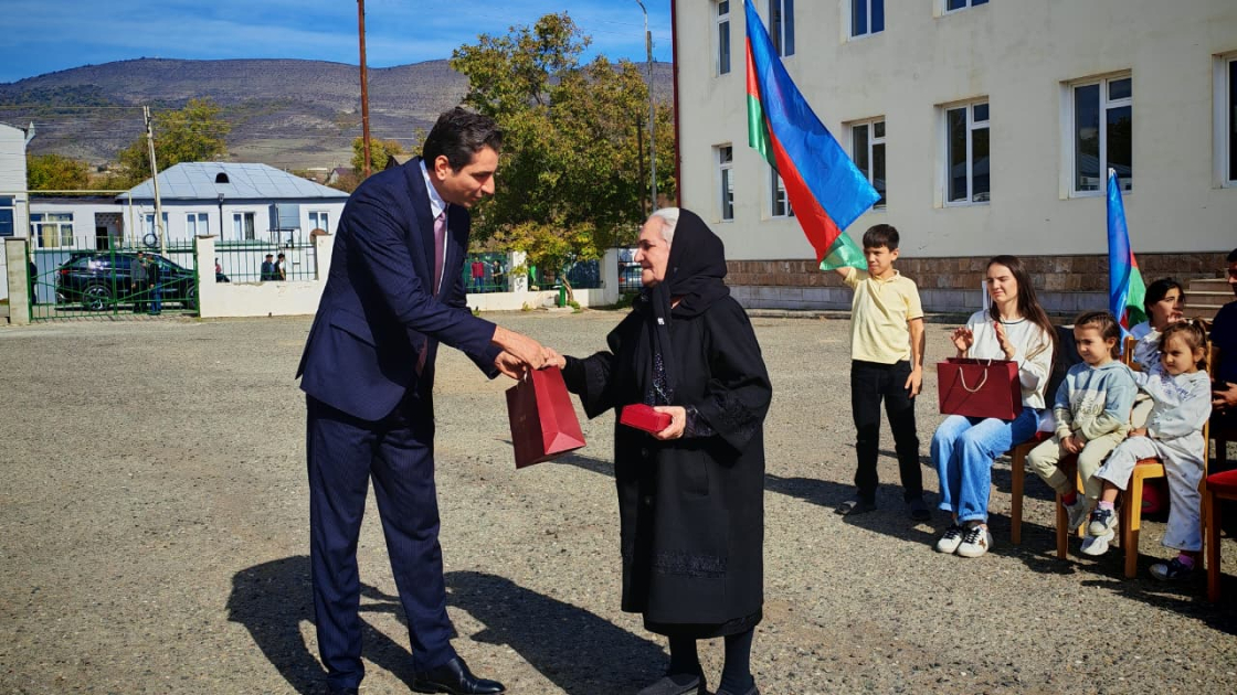 Təzəbinə kəndinə köç: açarlar təqdim olundu - FOTOLAR 10 Təzəbinə kəndinə köç: açarlar təqdim olundu - FOTOLAR