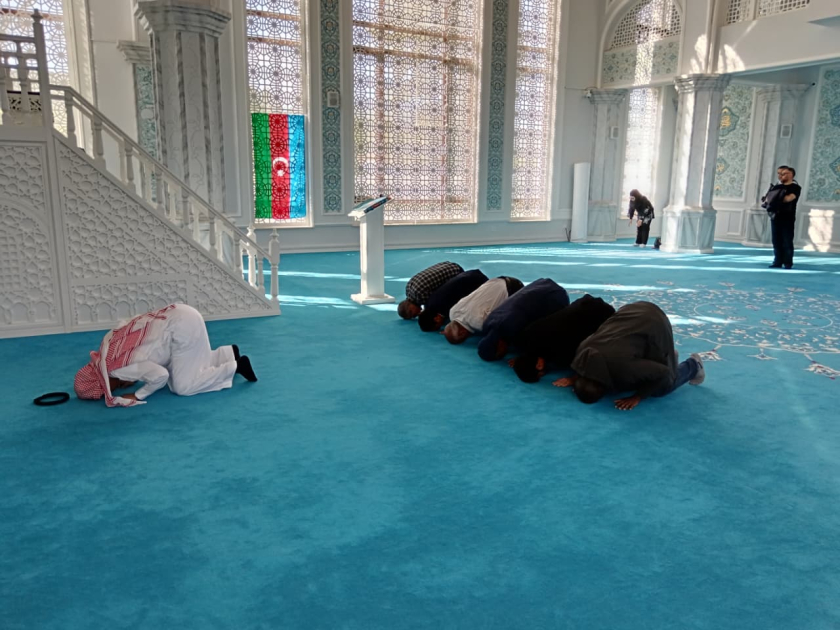 Beynəlxalq konfransın iştirakçıları Zəngilan məscidində ibadət etdilər - FOTOLAR 3 Beynəlxalq konfransın iştirakçıları Zəngilan məscidində ibadət etdilər - FOTOLAR