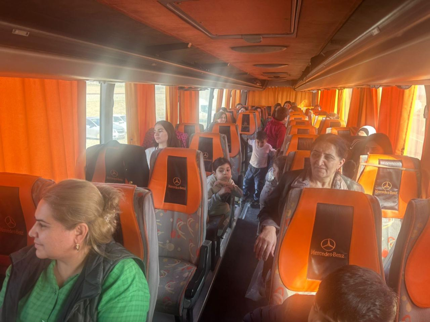 Təzəbinə kəndinə köç: açarlar təqdim olundu - FOTOLAR 4 Təzəbinə kəndinə köç: açarlar təqdim olundu - FOTOLAR