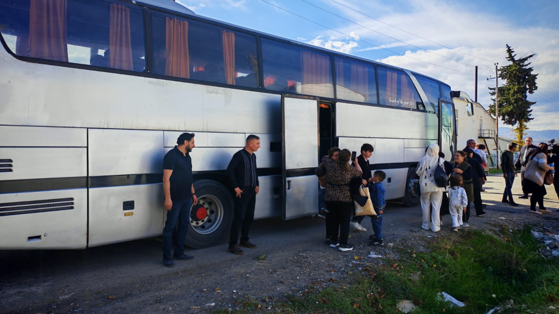 Təzəbinə kəndinə köç: açarlar təqdim olundu - FOTOLAR 5 Təzəbinə kəndinə köç: açarlar təqdim olundu - FOTOLAR