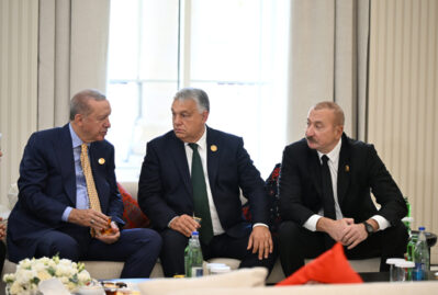 Liderlər çay süfrəsi arxasında - Fotolar