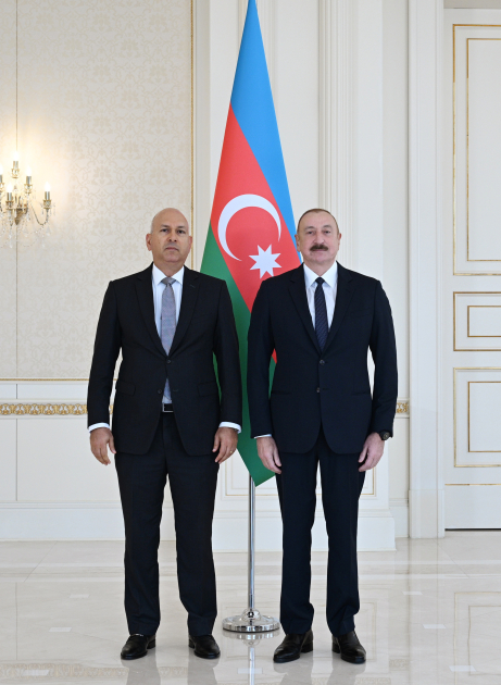 İlham Əliyev Misir səfirini qəbul etdi - FOTOLAR 2 İlham Əliyev Misir səfirini qəbul etdi - FOTOLAR