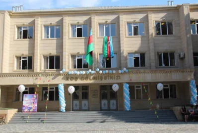 Bakıda orta məktəb liseylə birləşdirildi