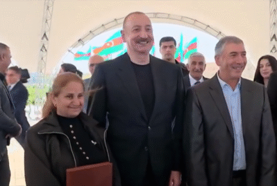 “Cənab Prezident, oğlum əsgərdir, tapşırdı ki, şəkil çəkdirək” - VİDEO